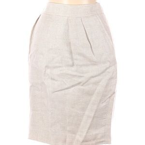 100% Linen knee length skirt size 8 but fits like 6 excellent condition, lined.